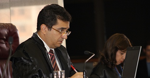 O Conselheiro Relator Claúdio Couto Terrao